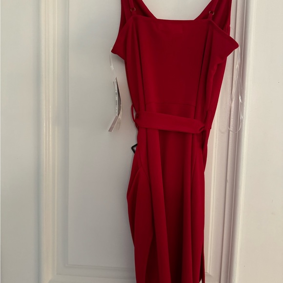 Slim NEW red dress - Picture 3 of 3